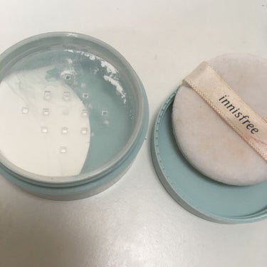 【使った商品】
innisfree
ノーセバム ミネラルパウダー
【崩れにくさ】
よれにくい❤️
【カバー力】
ないだすが
白くトーンアップする！
【ツヤorマット】
さらさらになります😉🎶
【良いとこ