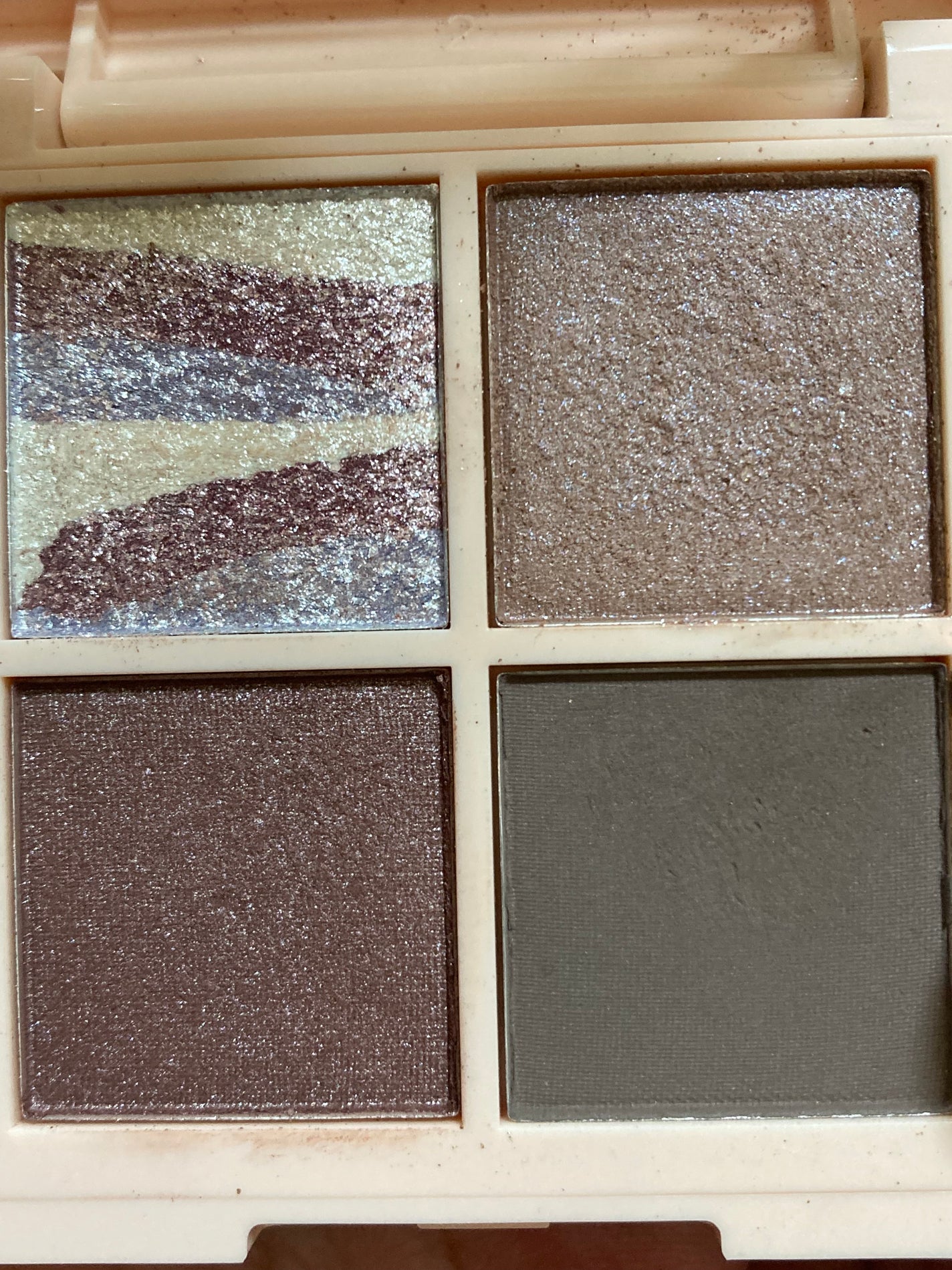 レブロン ダズル アイシャドウ クアッド/REVLON/アイシャドウパレットを使ったクチコミ(3枚目)