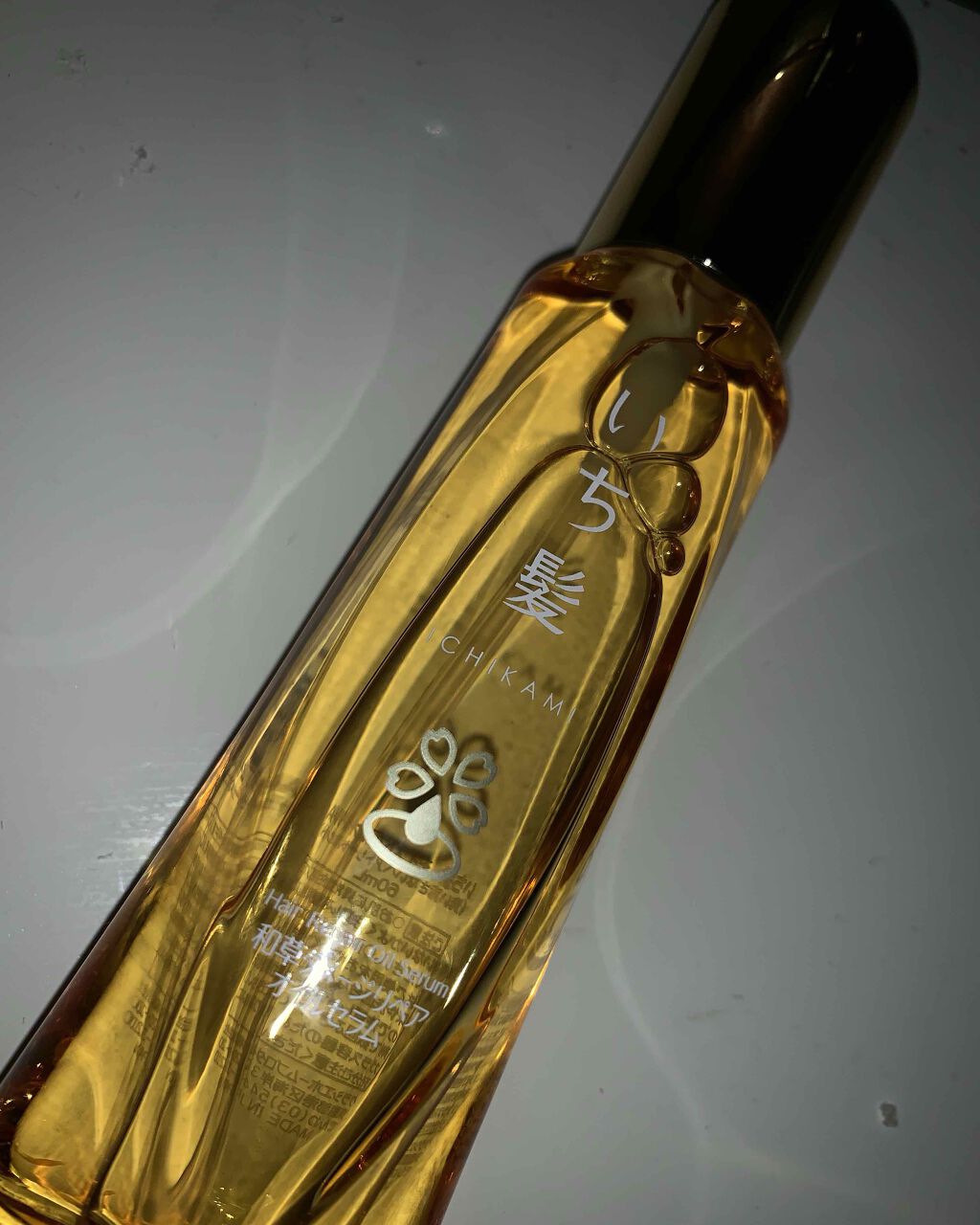 三雲華ハナ on LIPS 「いち髪モイストヘアオイルA。いつもの買ったつもりで開けて、名前..」(1枚目)