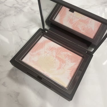 ライトリフレクティング プリズマティックパウダー/NARS/プレストパウダーを使ったクチコミ（2枚目）