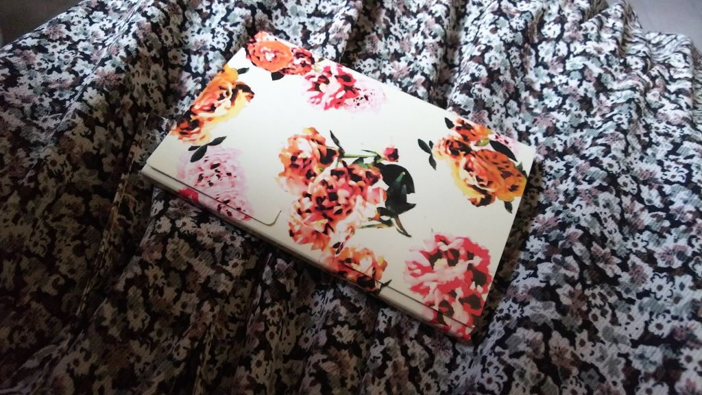 コンビニック セレクティ フラワー UVカット＆毛穴カバーあぶらとり紙のクチコミ「コンビニック セレクティフラワー
UVカット&毛穴カバーあぶらとり紙
アインズトルペで購入。
.....」（1枚目）