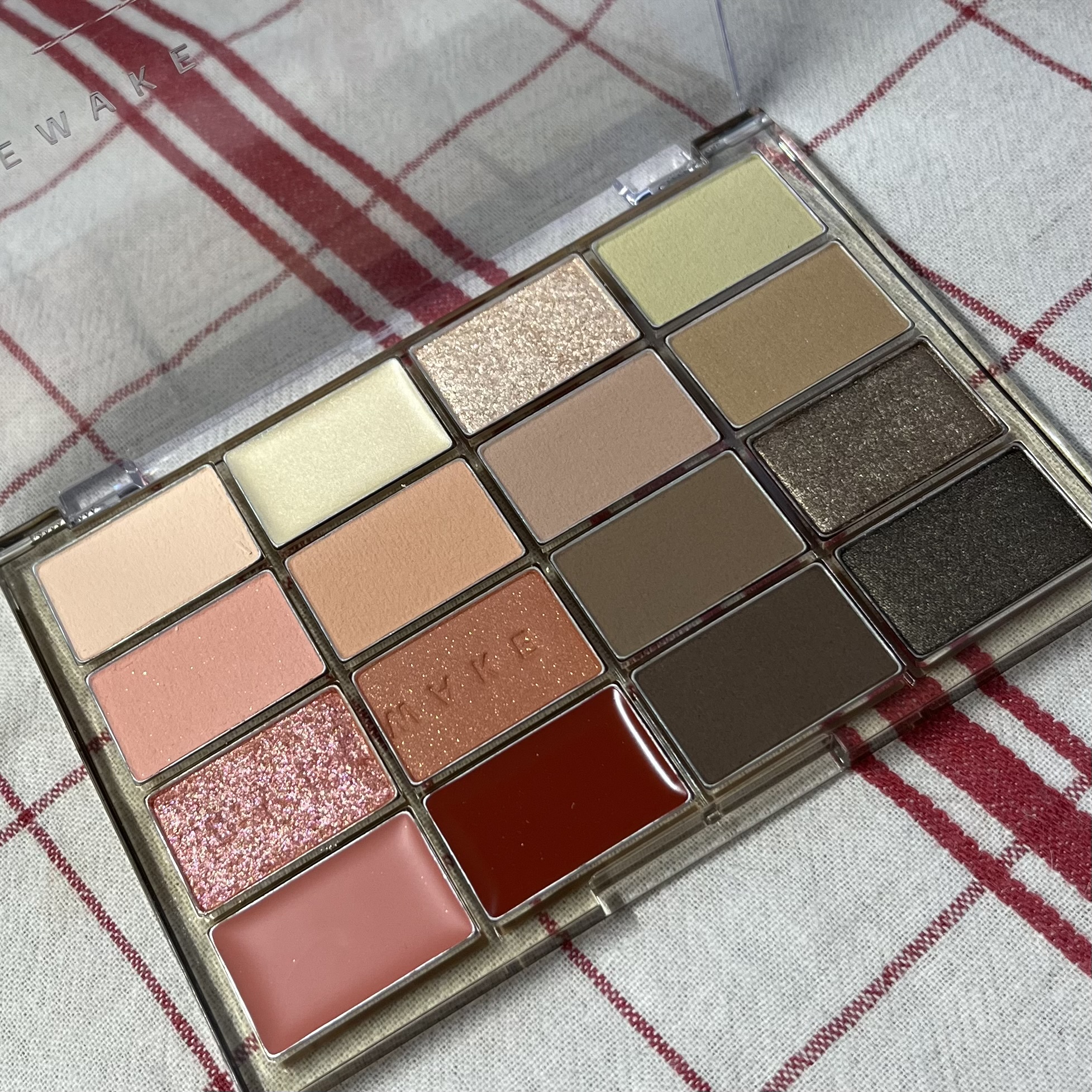 ソフトブラーリングアイパレット/wakemake/アイシャドウパレットを使ったクチコミ（2枚目）