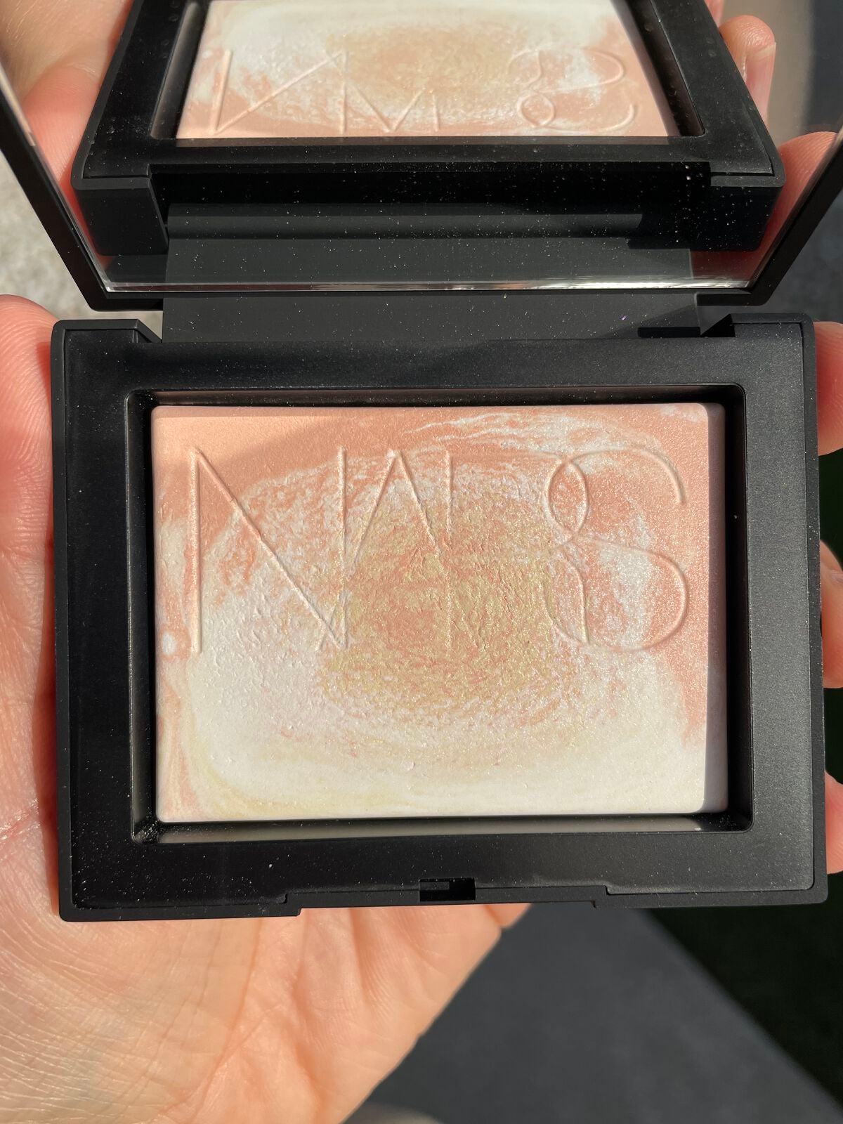 ライトリフレクティング プリズマティックパウダー/NARS/プレストパウダーを使ったクチコミ(3枚目)