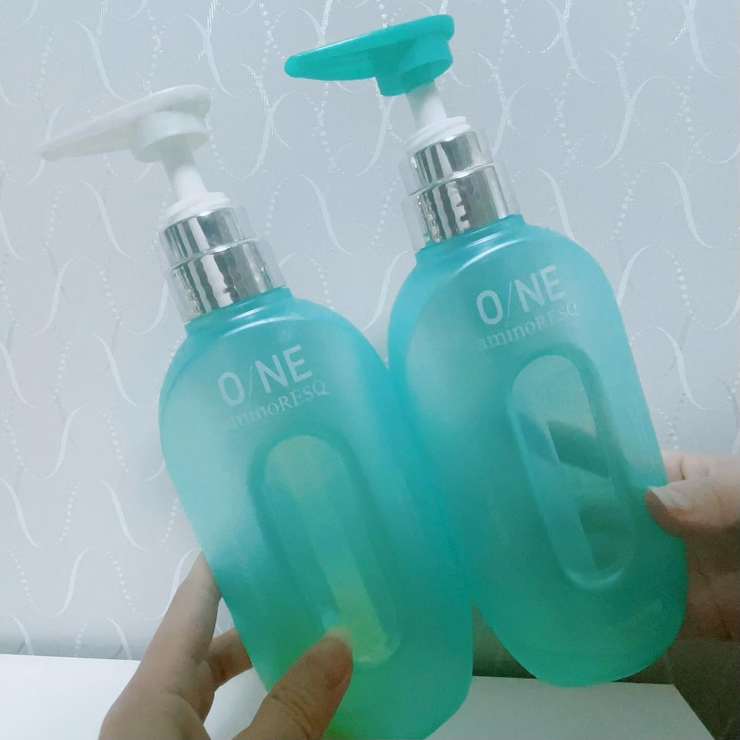 #使い切りヘアケア
アミノレスキュー
シャンプートリートメントとヘアオイル♡
提供品でした❣️

サラサラ感しっかり✨泡立ち◎香りもシンプルで強すぎず、すごく使いやすかった😊
オイルもベタつきなく髪にスッと馴染むのと、使い終わった後の手の