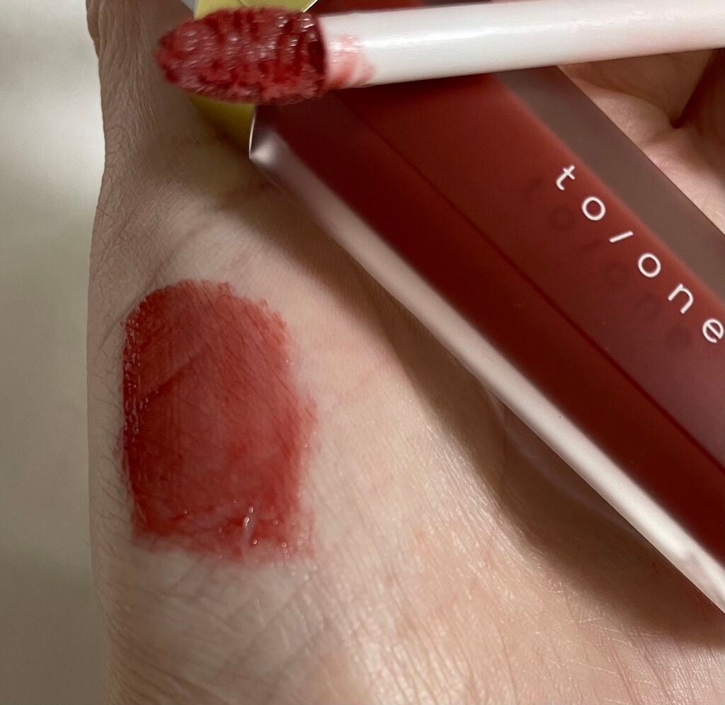 トーン ペタル エッセンス カラー バター/to/one/リップグロスを使ったクチコミ(2枚目)