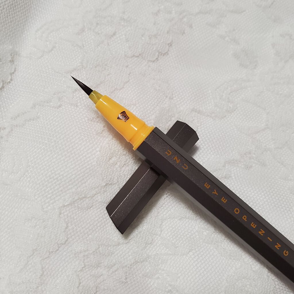 EYE OPENING LINER/UZU BY FLOWFUSHI/リキッドアイライナーを使ったクチコミ(2枚目)