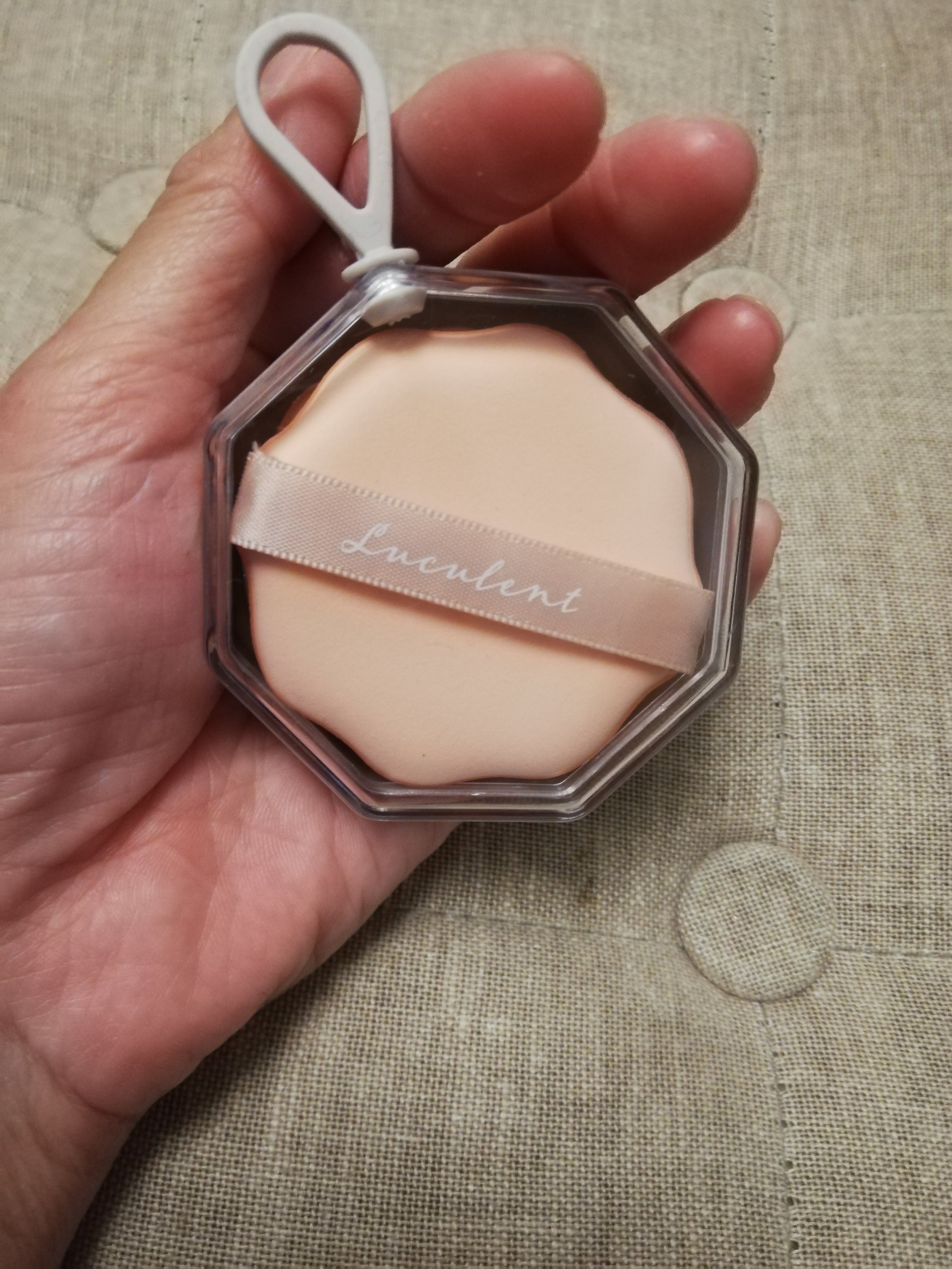 メイクアップパフ（花形、２個、専用ケース付）/DAISO/パフ・スポンジを使ったクチコミ（1枚目）