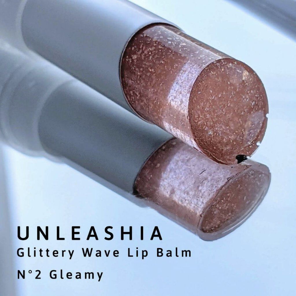 グリッタリーウェブリップバーム/unleashia/リップケアを使ったクチコミ（1枚目）