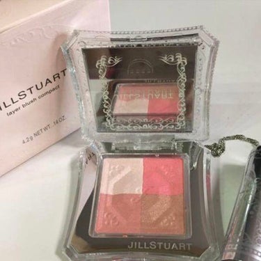 JILL STUART｜ミックスブラッシュ コンパクト N

JILLSTUARTならではのお姫様のような見た目がとっても可愛いですꪔ̤̮‪
部屋に飾るだけでも可愛さ爆発です👍🏻´-
可愛いブラシもセッ