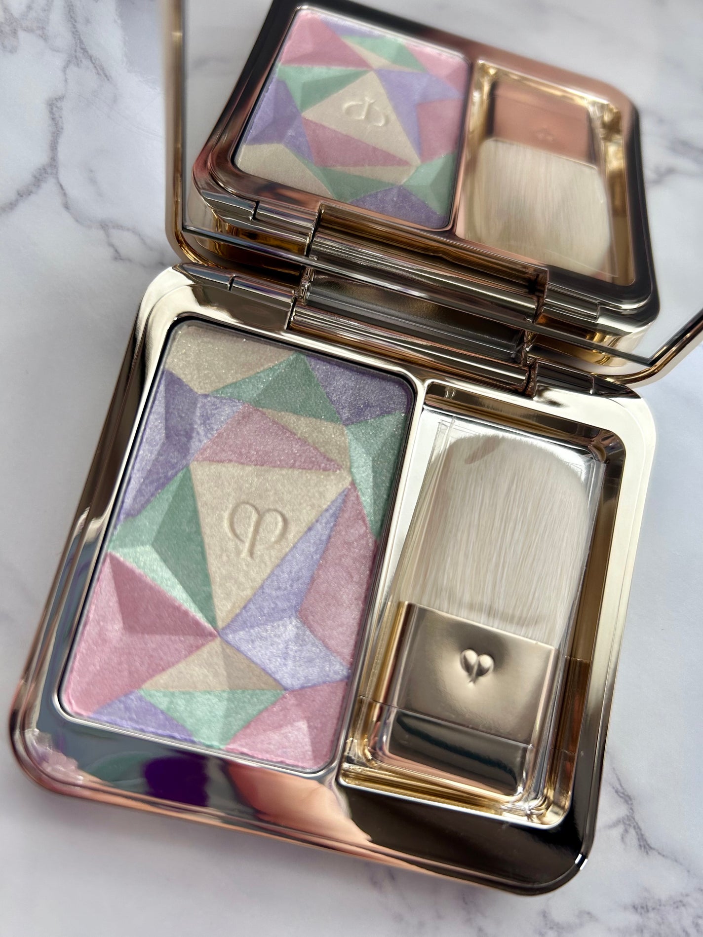 ル・レオスールデクラ /クレ・ド・ポー ボーテ/パウダーハイライトを使ったクチコミ(2枚目)