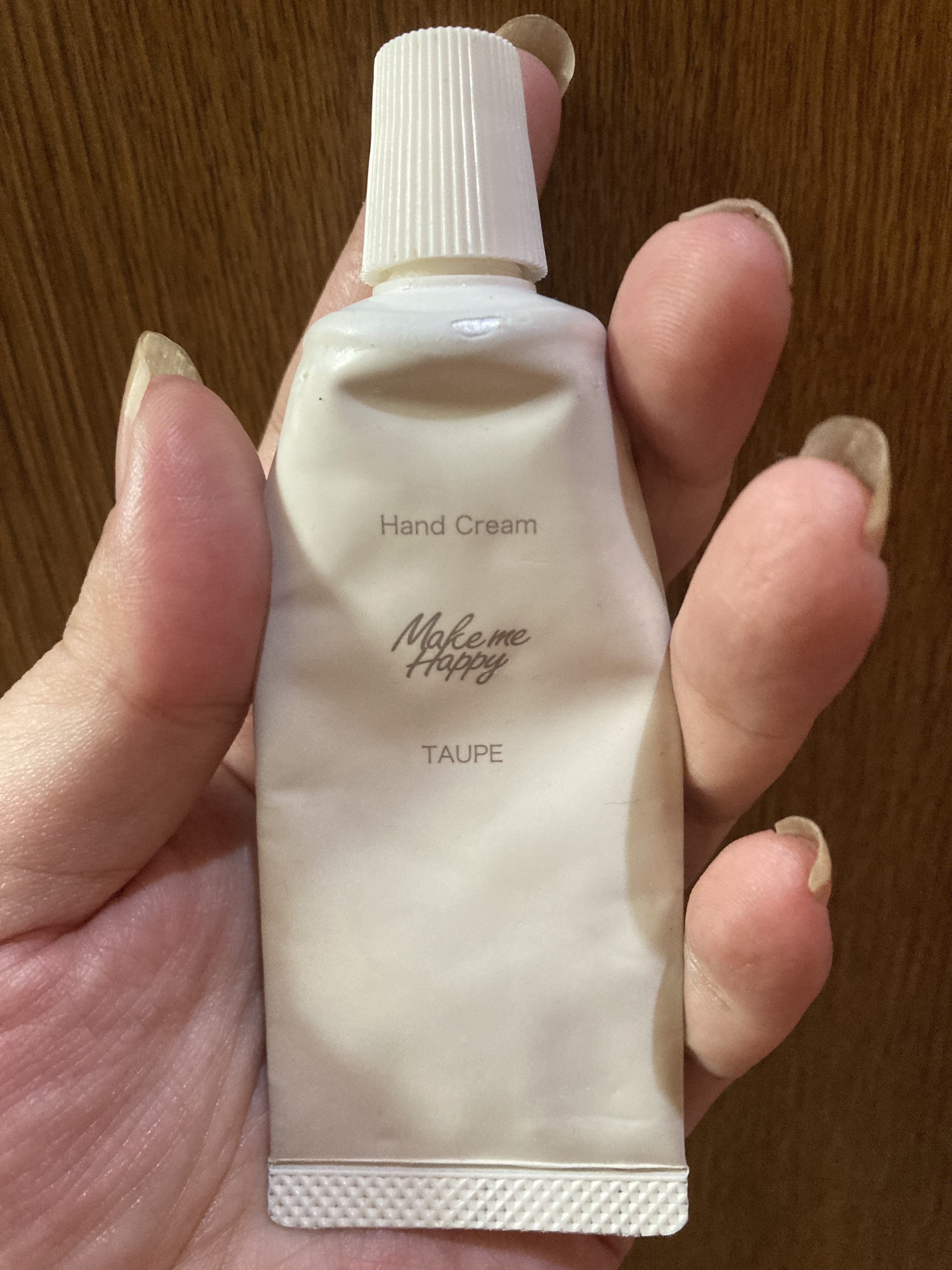 キャンメイク メイクミーハッピー ハンドクリーム TAUPEのクチコミ「ポーチに入れているハンドクリームは、こちらのキャンメイクのキンモクセイの香りです。

塗り直し.....」（1枚目）