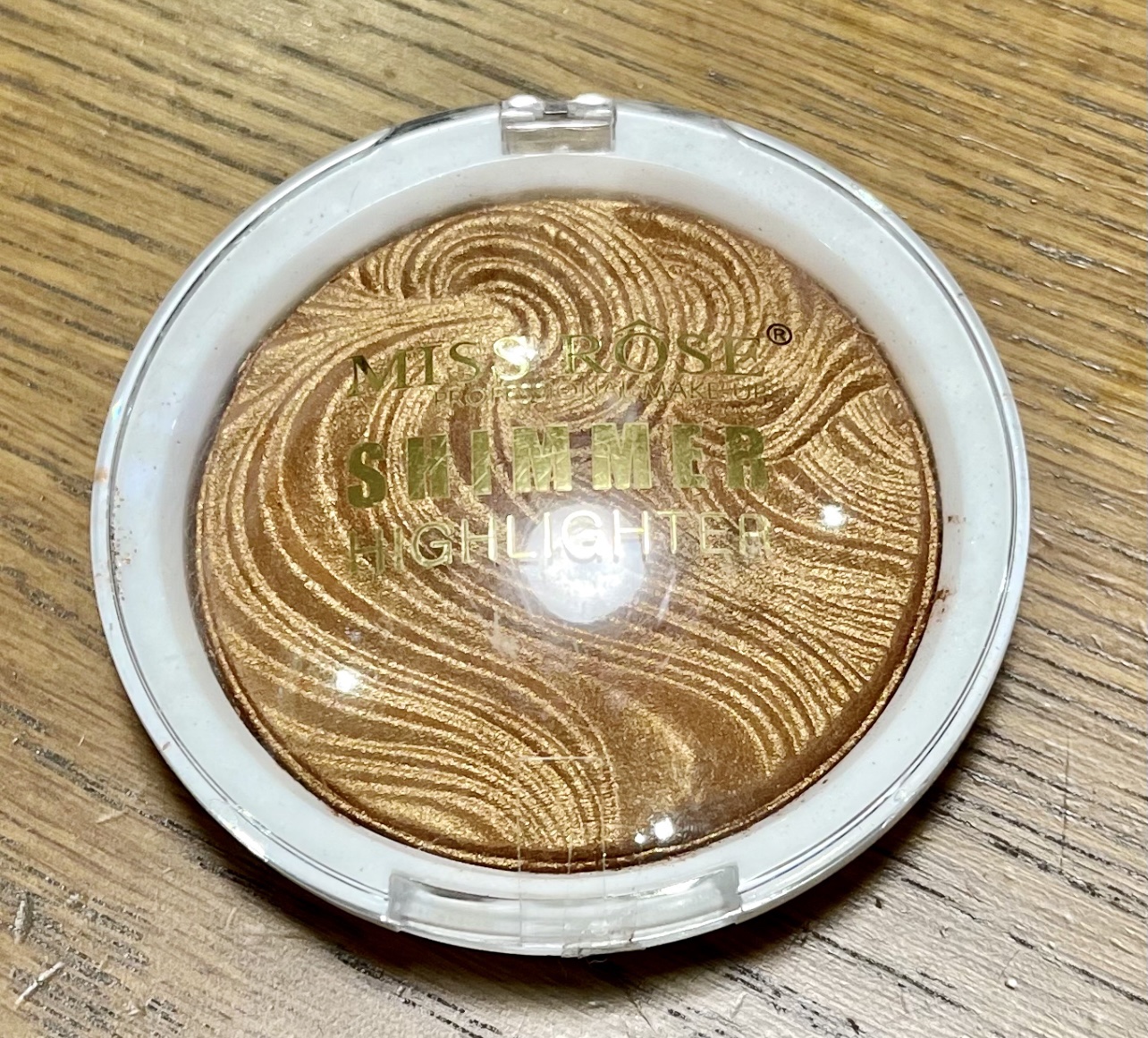 シマーハイライター/MISS ROSE/プレストパウダーを使ったクチコミ（1枚目）