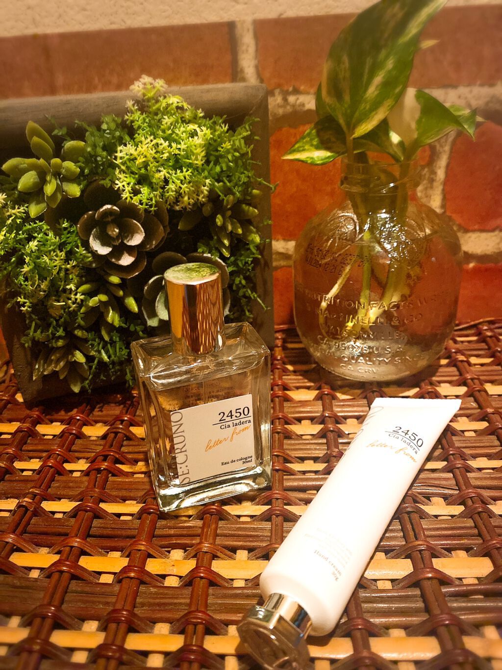 よしの on LIPS 「9月に発売したばかりのハンドクリームと、フレグランスを最近..」(1枚目)