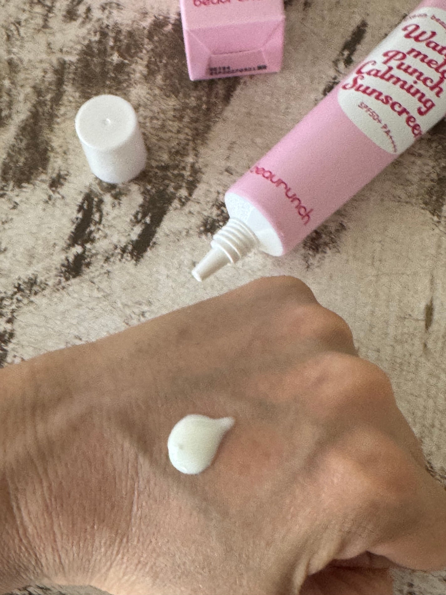 ウォーターメロン パンチ カミング サンスクリーン / スイカサンクリーム / SPF 50+ PA++++ /ビューランチ/日焼け止めクリームを使ったクチコミ(2枚目)