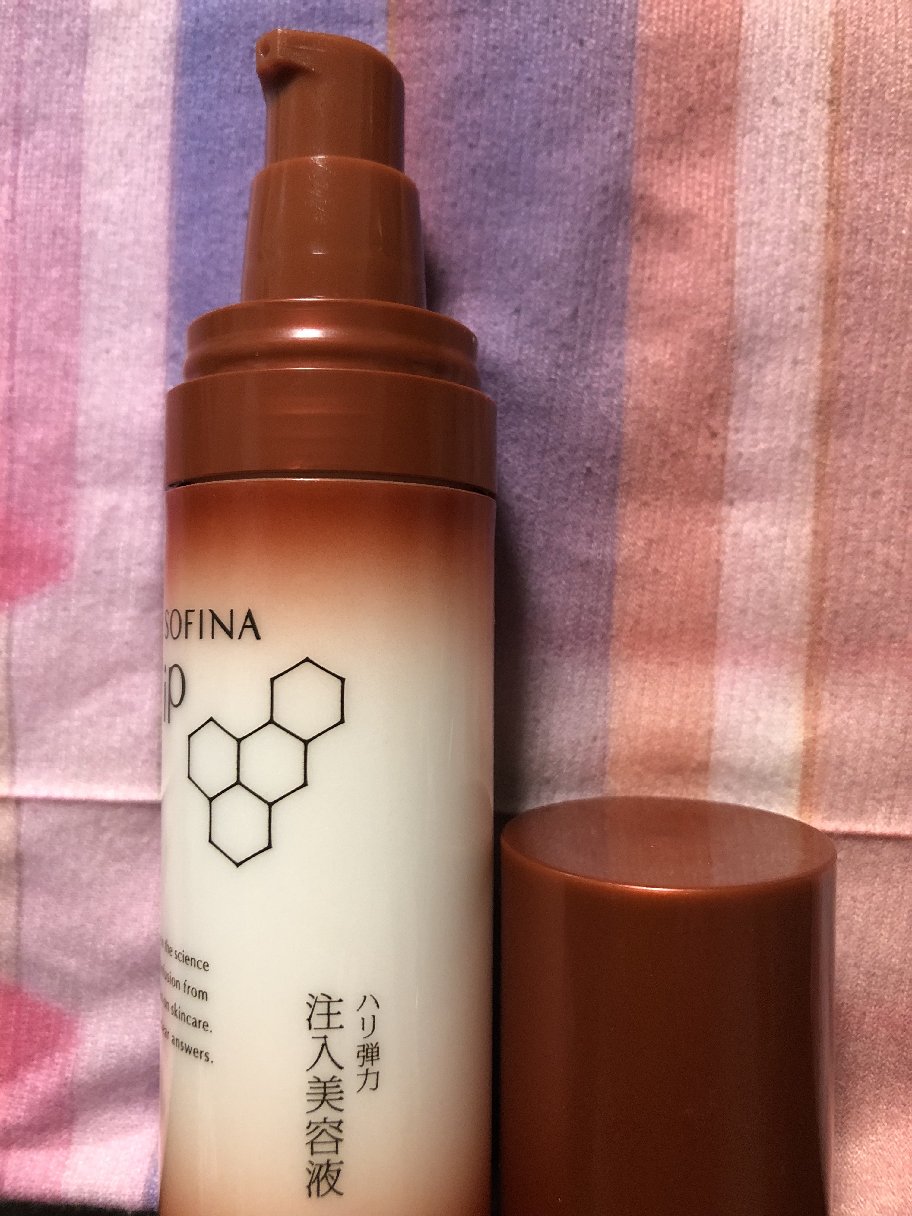  ２本目です。毎朝使っています。この美容液を使うと肌にハリが出るのでファンデーションのノリがよくなります。
メイク前に使いたいので朝だけの使用です。