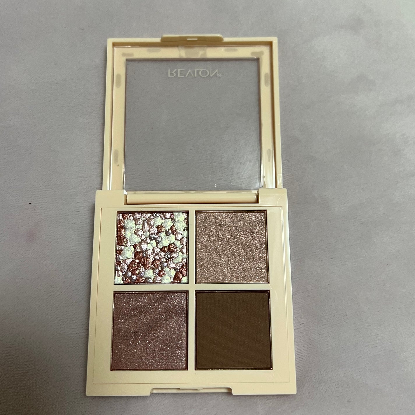 レブロン ダズル アイシャドウ クアッド/REVLON/アイシャドウパレットを使ったクチコミ(2枚目)