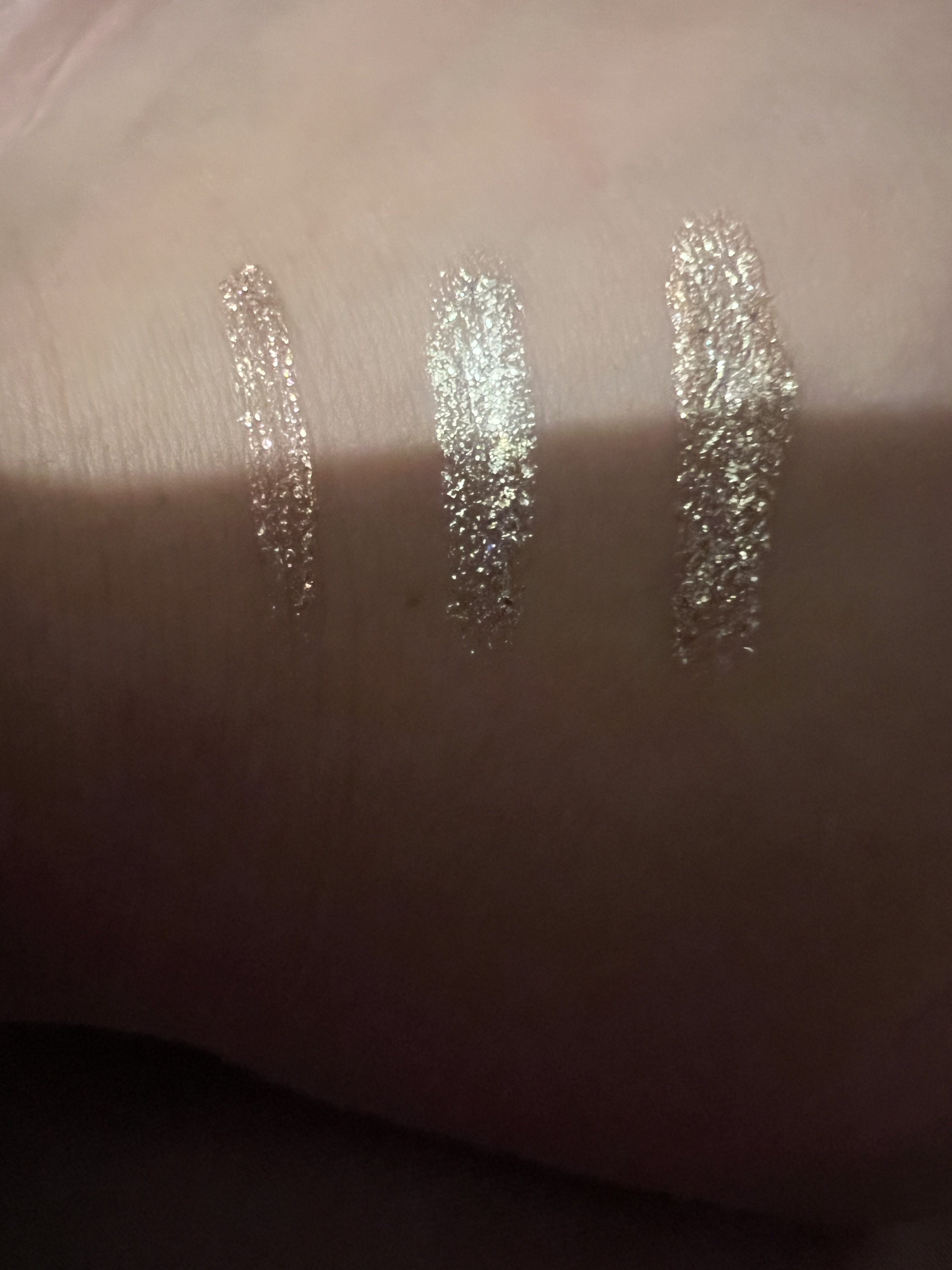 シャインフィックス アイズグリッター/ETUDE/グリッターを使ったクチコミ（3枚目）