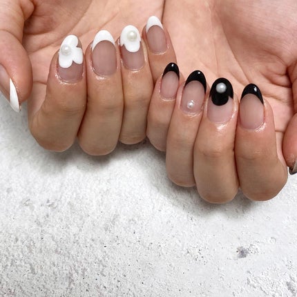 #フレンチネイル,#アシンメトリーネイル,#パールネイル,#モノトーンネイル,#ブラックネイル,#春ネイル,#シンプルネイルのネイルデザイン