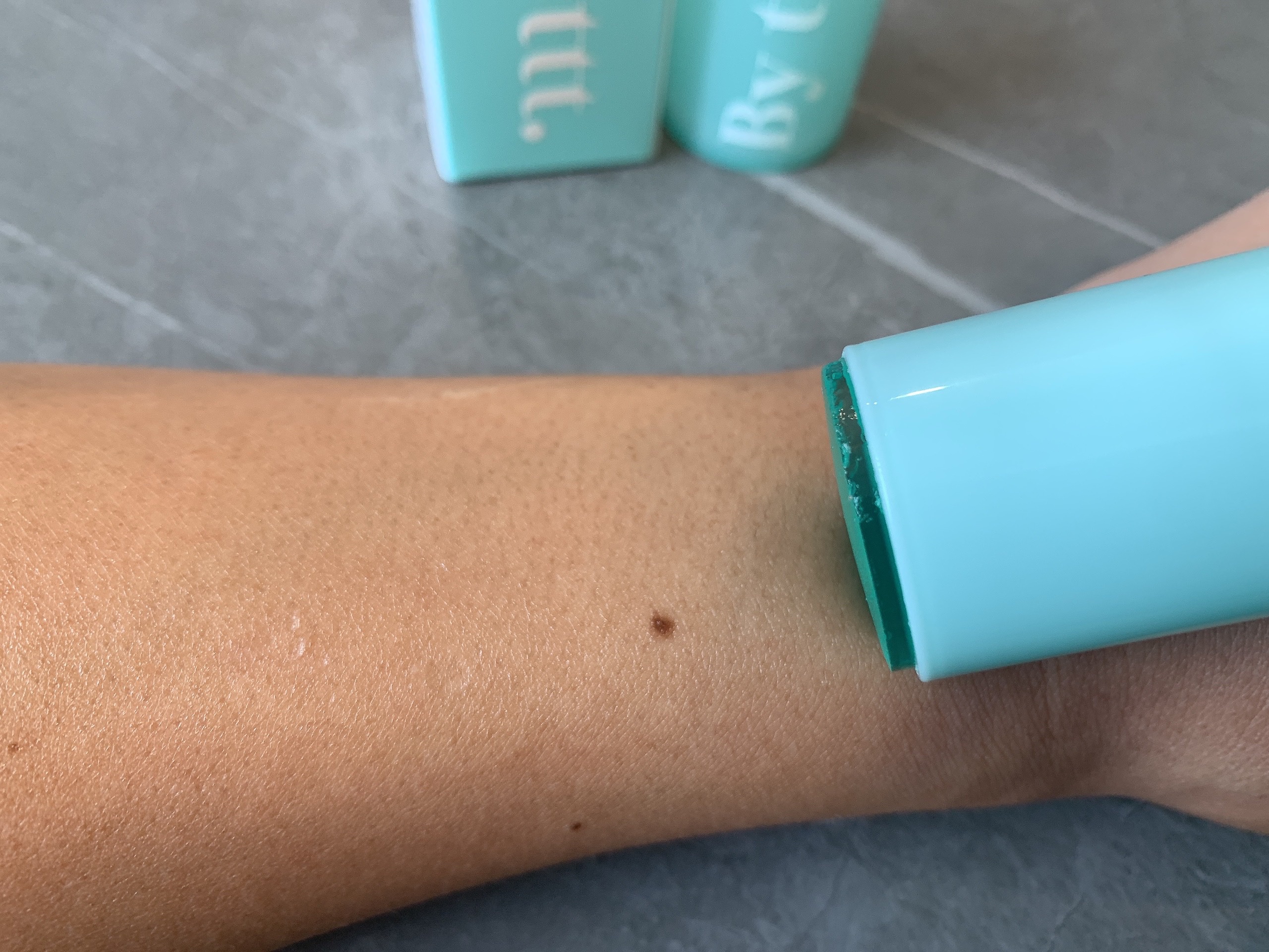 クリアサンスティック/By ttt./日焼け止めスティックを使ったクチコミ（3枚目）