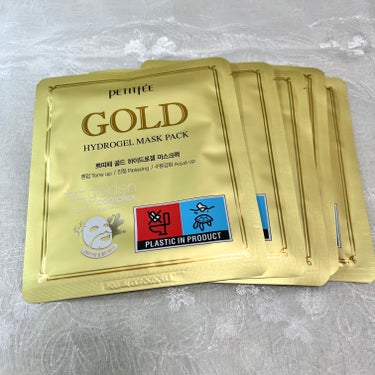 Petitfee Gold Hydrogel Mask Packのクチコミ「プチフェ　新感覚のプルプルゼリーパック✨
【ゴールドハイドロゲルマスクパック】
124Kゴール.....」（1枚目）