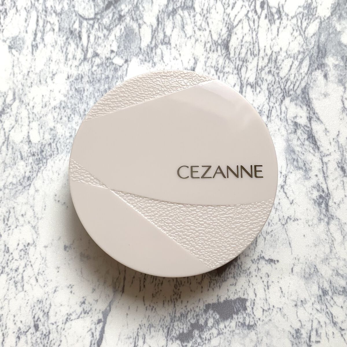 毛穴レスパウダー/CEZANNE/プレストパウダーを使ったクチコミ（3枚目）