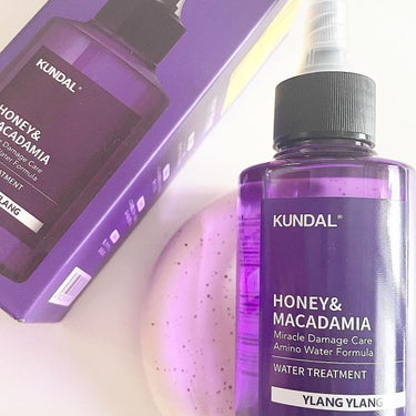 💜【 KUNDAL 】KUNDALウォータートリートメント 03.Ylang Ylang 💜

━━━━━━━━━━━━━━━

韓国ブランド KUNDAL の
ウォータートリートメント！
@lipsjp で クーポン配布を
している時に購入しました🥹

本当に水のようにサラサラとした使い心地で
正直つけてる感はあんまりないです🧏🏼‍♀️
洗い流す時も
特別しっとりした感じもなくて
初日かなり不安でしたが、
ドライヤーをする時に
明らかに髪の毛がサラサラしているのに気づきました！！🌙*ﾟ
指通りが良くなった感じ。

他の方のレビューを後々見ても
サラサラになる！って言う方が
多いのでこの感覚は間違いないのかも🧏🏼‍♀️

推しポイントとして 香りがかなりいいです🥹💖
イランイランの香り、おすすめです🤍🌸

まだ使い始めてちょっとなので
なんとも言えませんが
なんとなくいい感じです✌️

詳しいことはまた 使い切りレビューで
お話します🥹

━━━━━━━━━━━━━━━

𝕋𝕙𝕒𝕟𝕜 𝕪𝕠𝕦 ❤︎" ғᴏʟʟᴏᴡ

Instagram / Lulucos / lemon8
🆔 pikosme
こちらもよろしくお願いします！

#kundal #クンダル #ウォータートリートメント #ヘアケア #トリートメント #韓国コスメ #韓国コスメレビュー #韓国コスメ購入品 #いいね返し  #購入コスメレポ  #韓国コスメ沼 の画像 その0