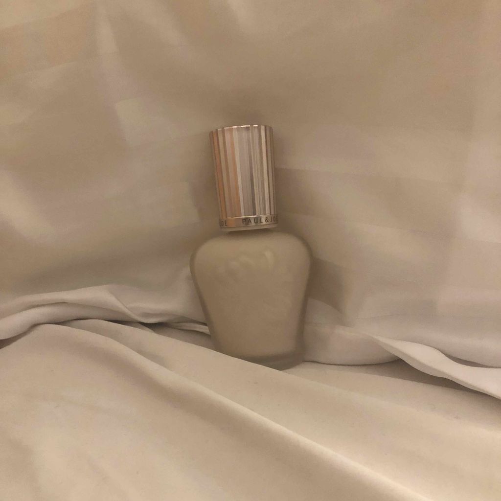 適度なカバー力があって

淡いふわっとしたツヤ肌になります！

ワンプッシュもいらないほど伸びが良くて

顔のくすみなどをうまく飛ばしてくれてると思います 🍒