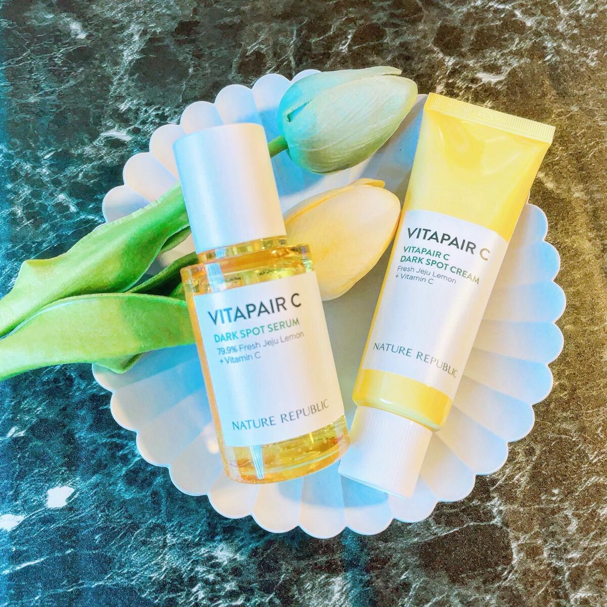 ✿

ネイチャーリパブリック
ビタCシミケアセット✰⋆
.
LDKで高評価のセラム❤︎
精製水の代わりに
グリーンレモンエキス79.9%が配合され
肌のキメをしっかり整え
シミ、くすみを集中的にケアしてくれる✰⋆
.
これ夏前になると使いた