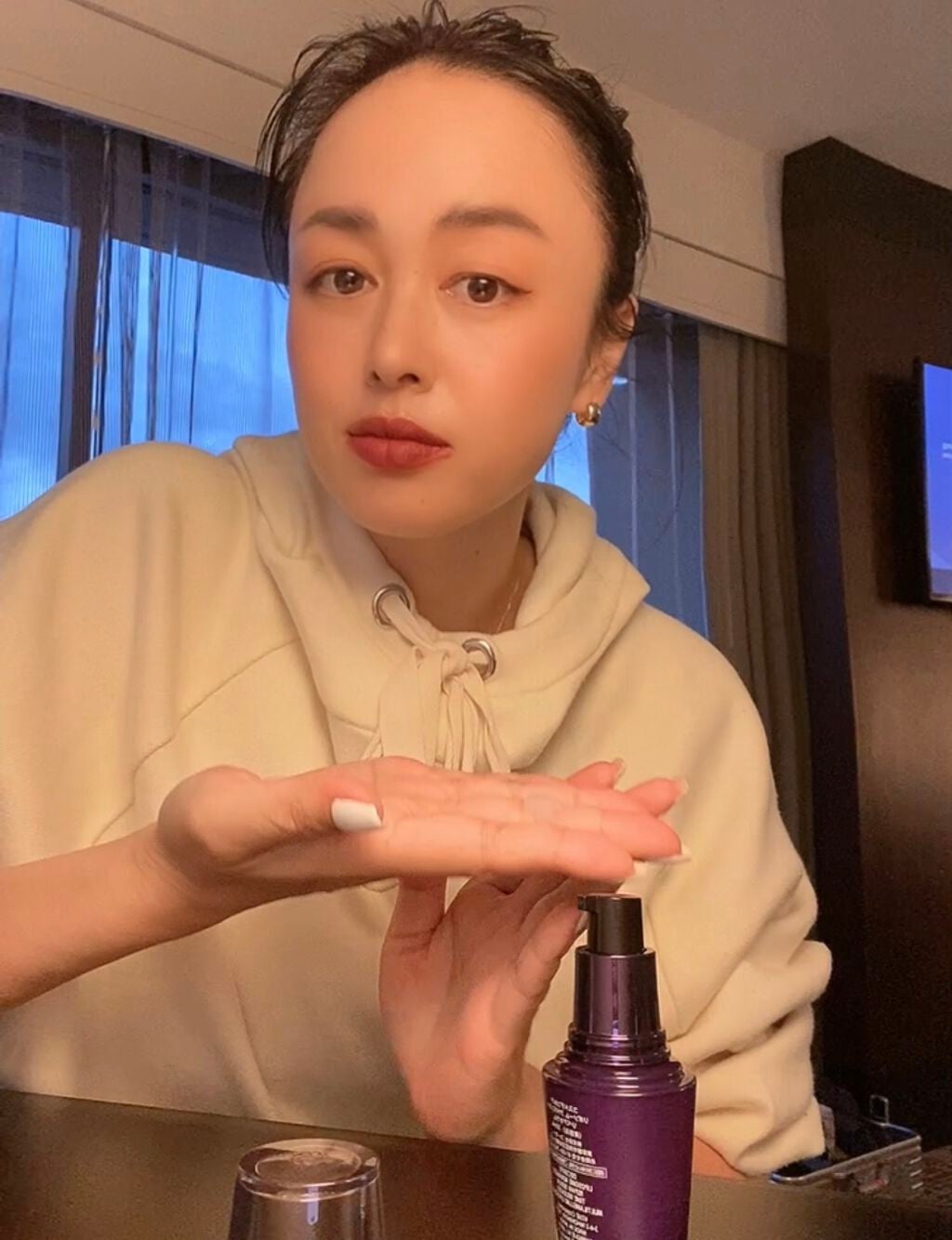 Miwa Kamise on LIPS 「29年処方を変えずともブランドNo.1人気だった美容液をあえて..」(4枚目)