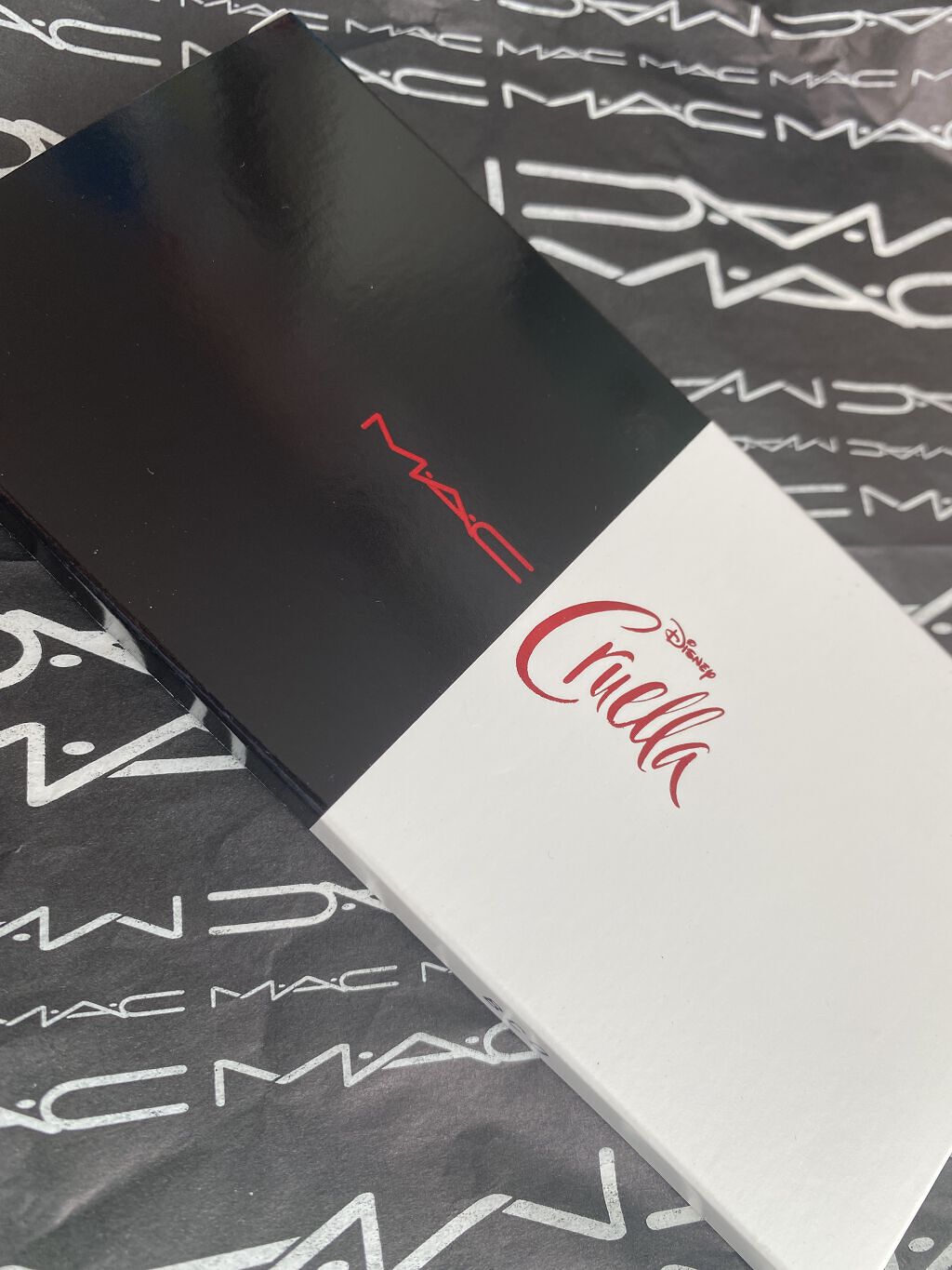 スモール アイシャドウ × 8 クルエラ トゥ ビー カインド/M・A・C/アイシャドウパレットを使ったクチコミ（1枚目）