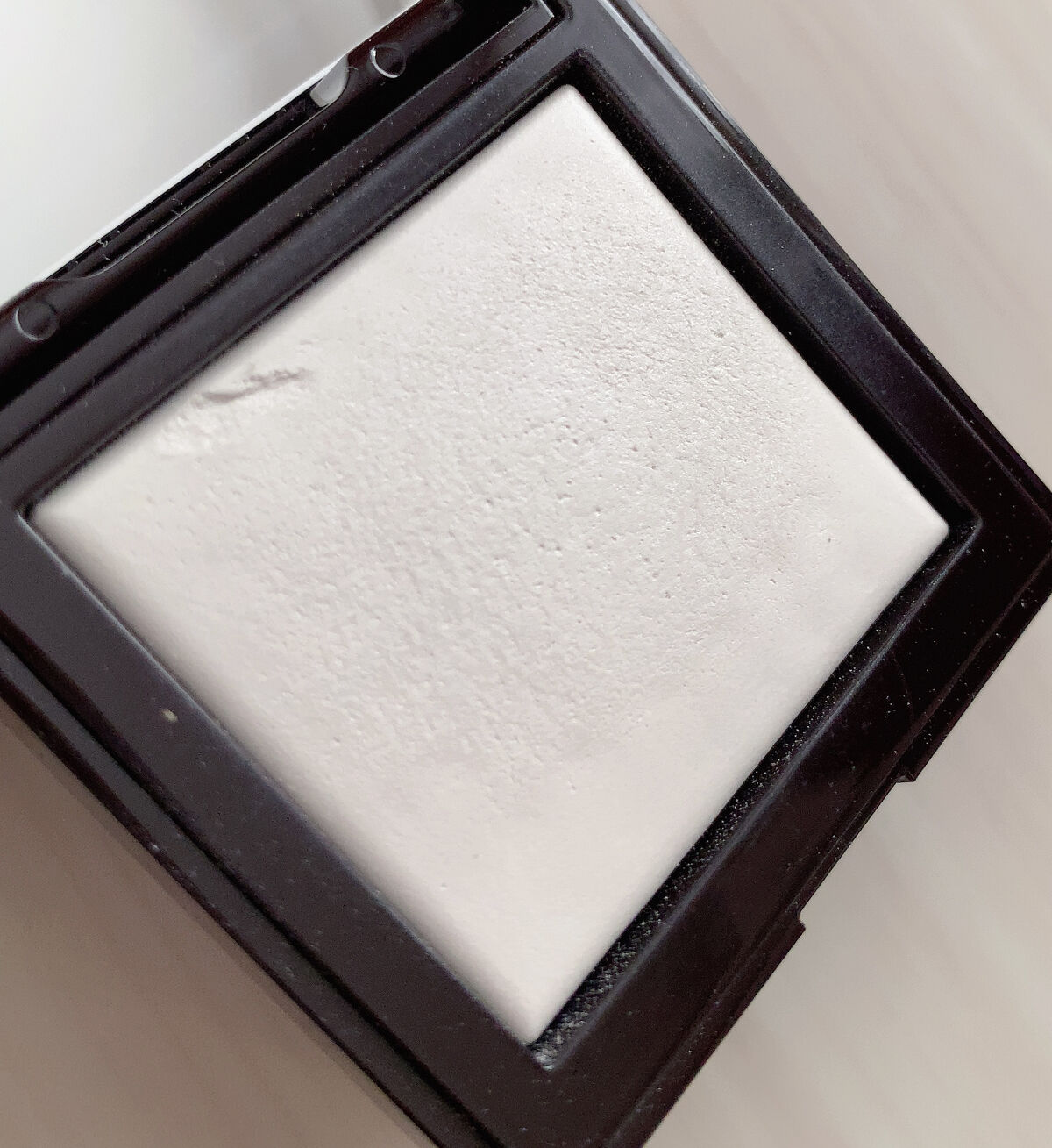 シークレット ブラーリング パウダー フォー アンダー アイズ/ローラ メルシエ/プレストパウダーを使ったクチコミ（3枚目）