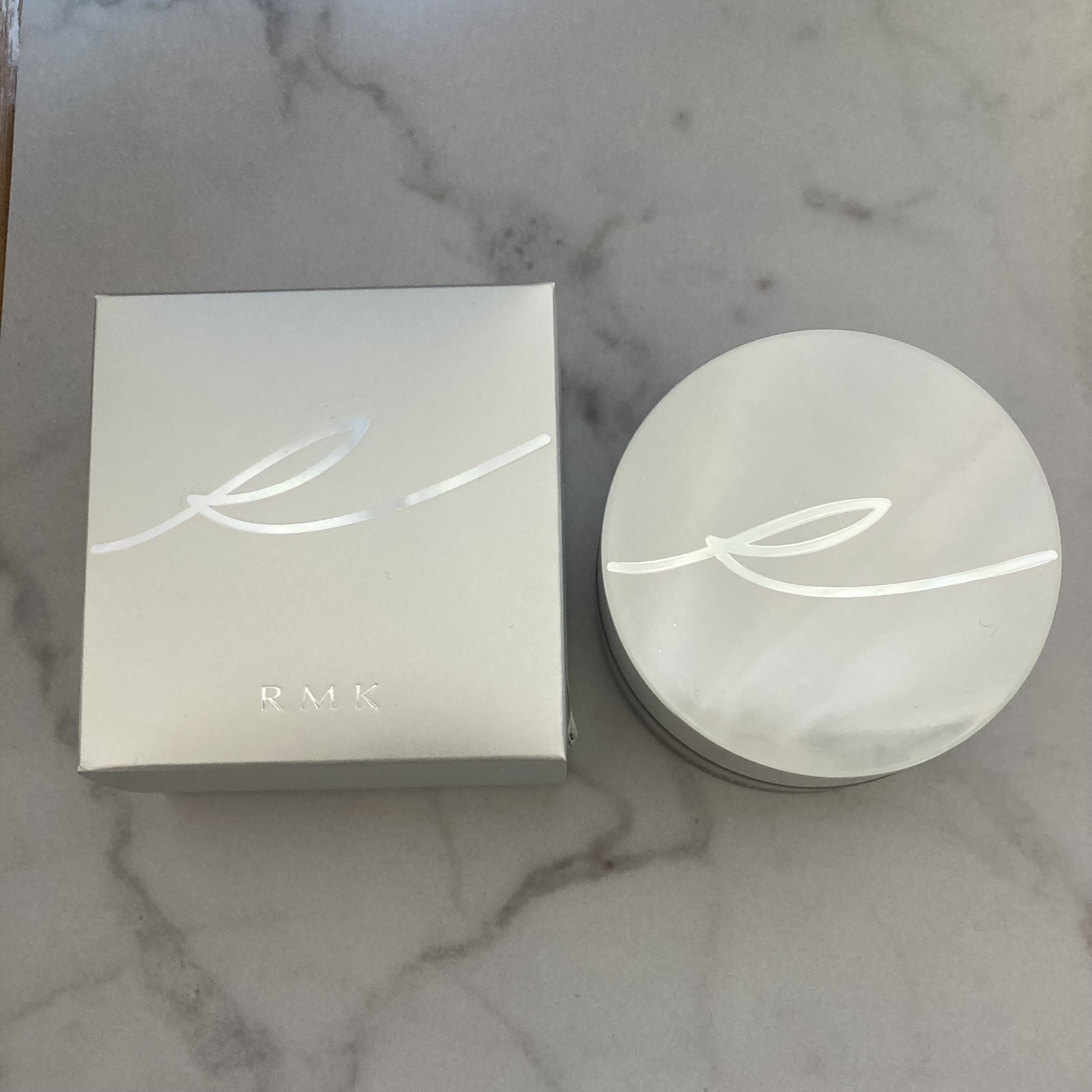 エアリータッチ フィニッシングパウダー /RMK/ルースパウダーを使ったクチコミ（2枚目）