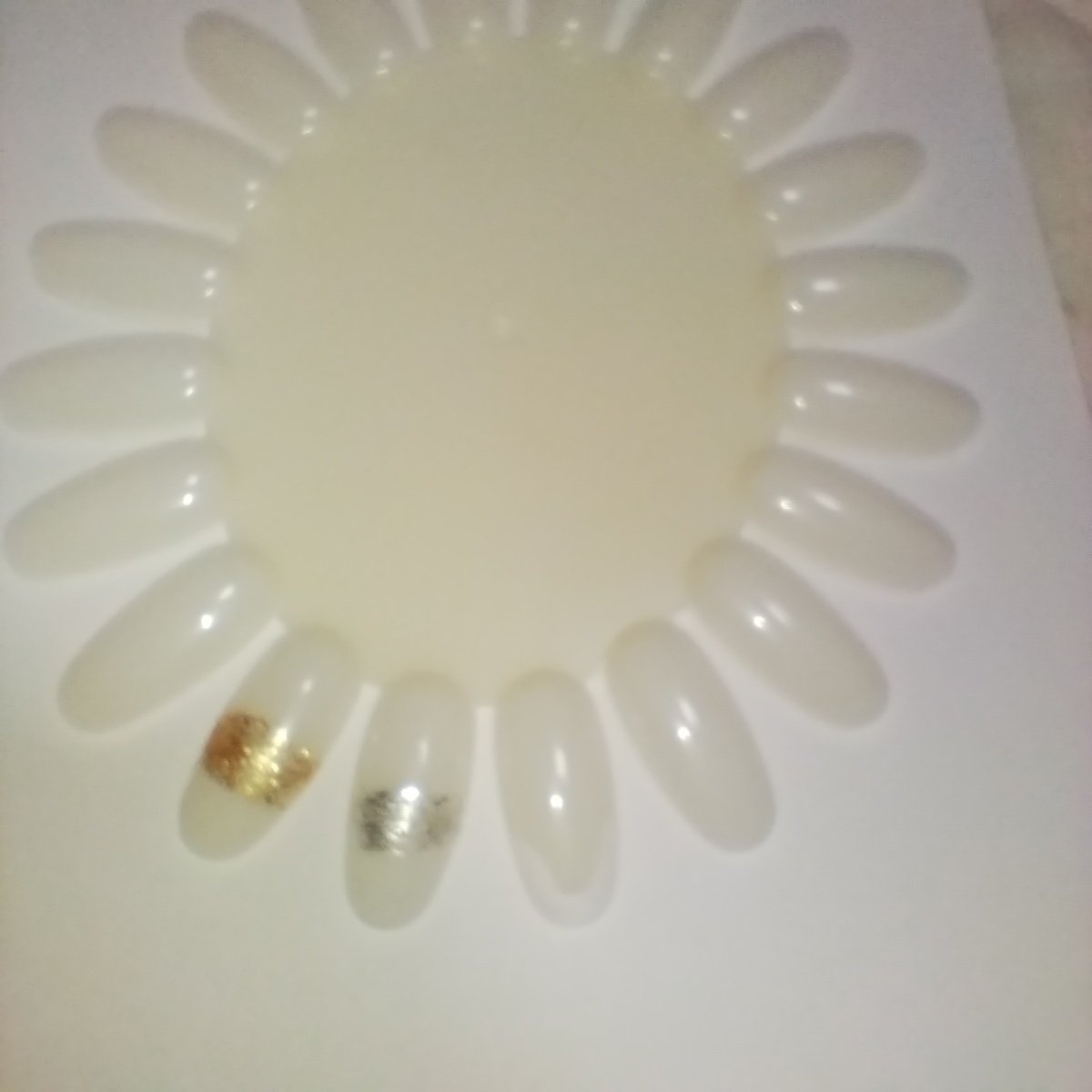 ネイル エナメル 細筆タイプ 006 ゴールド系ラメ（細筆）/ちふれ/マニキュアを使ったクチコミ（2枚目）