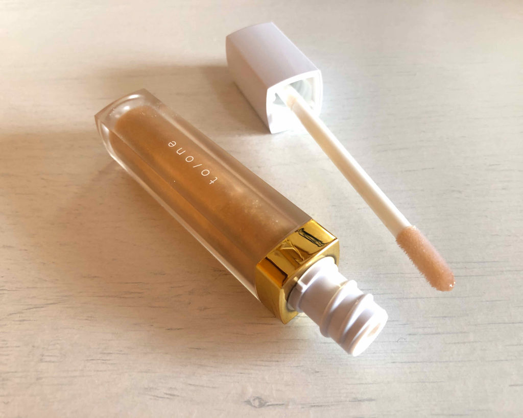 トーン ペタル エッセンス グロス/to/one/リップグロスを使ったクチコミ（2枚目）