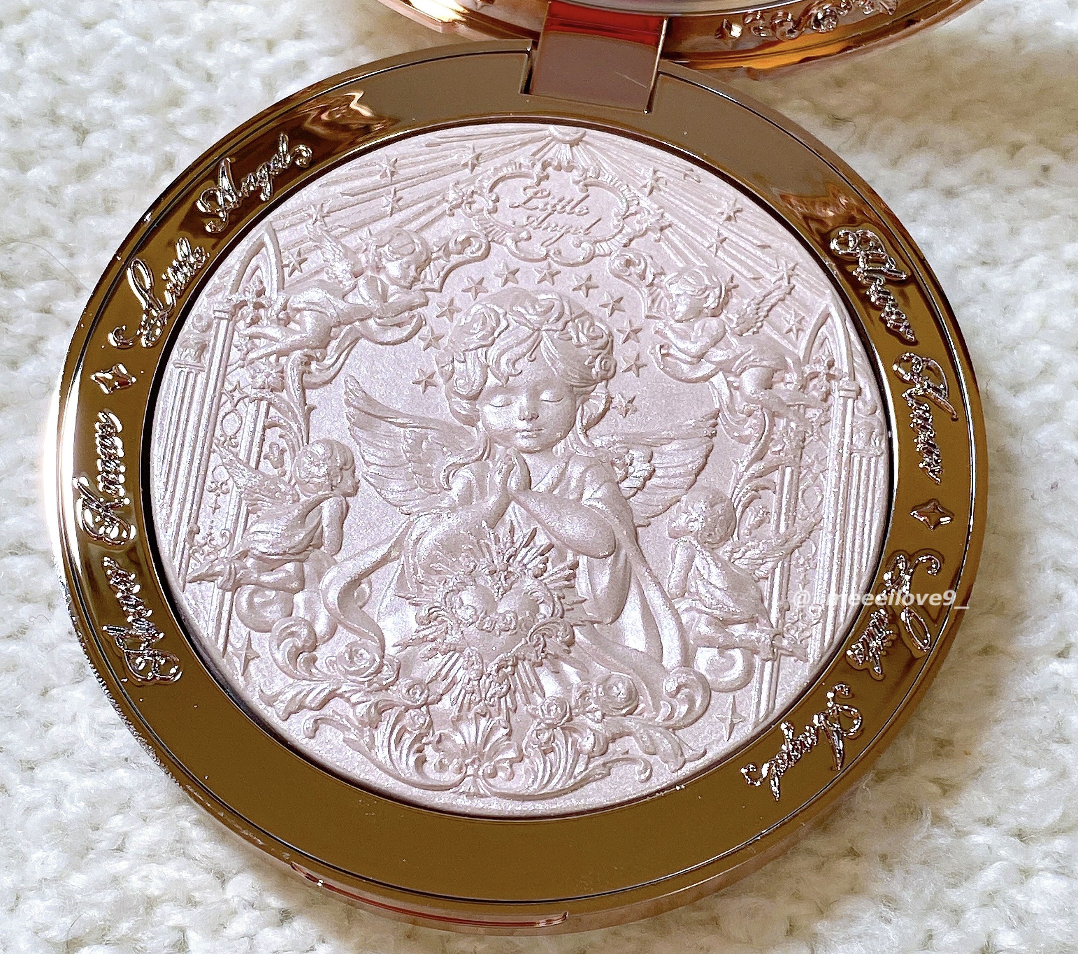 フラワーノーズ リトルエンジェルコレクション ハイライター L01 Eros's Fable (愛神寓言)/FlowerKnows/パウダーハイライトを使ったクチコミ（1枚目）