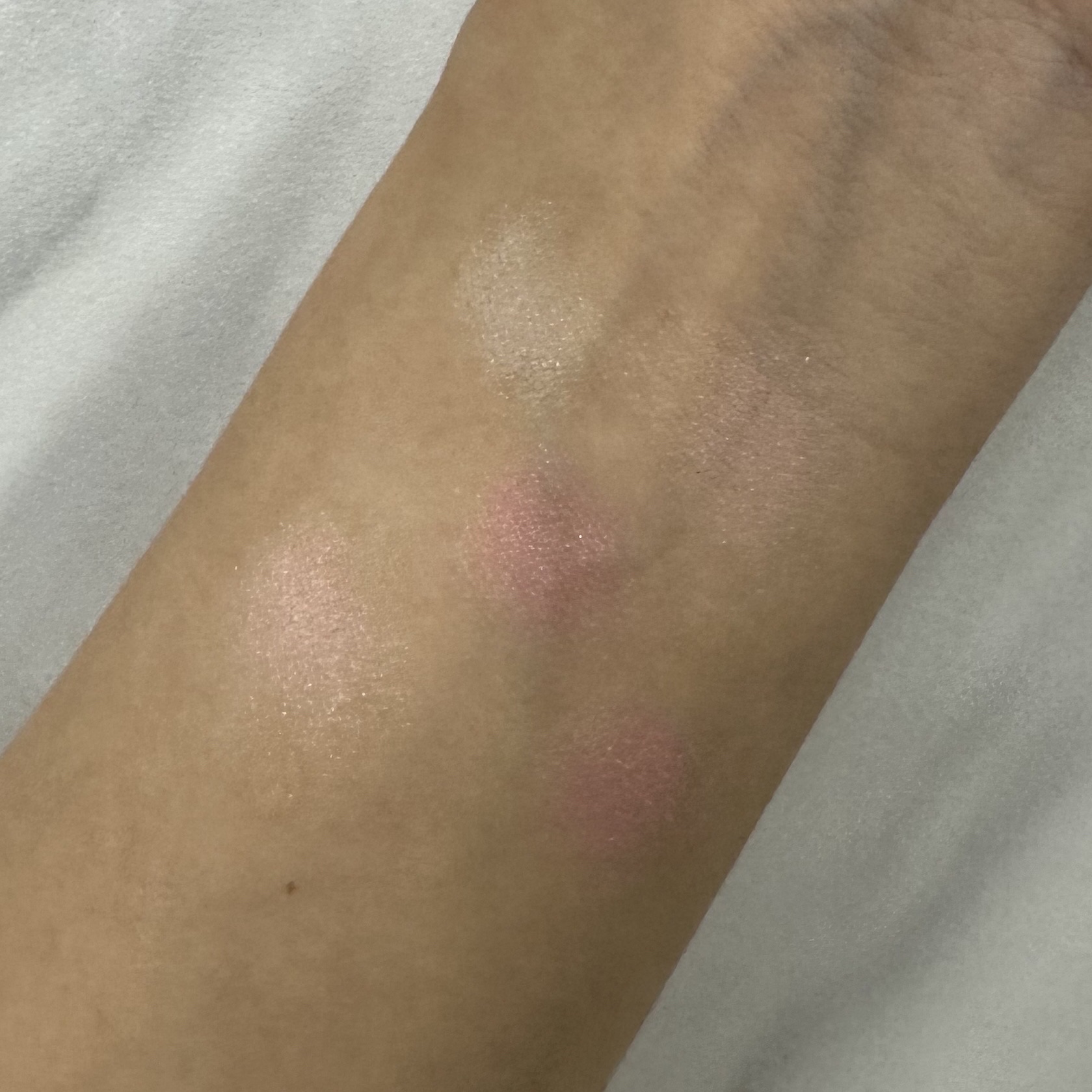 グロウフルールチークス 04 ストロベリーフルール/キャンメイク/パウダーチークを使ったクチコミ（3枚目）