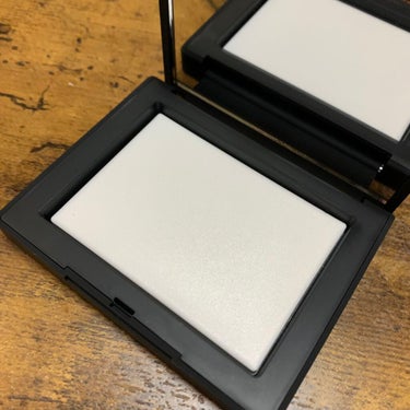 ライトリフレクティングセッティングパウダー　プレスト　N/NARS/プレストパウダーを使ったクチコミ（2枚目）