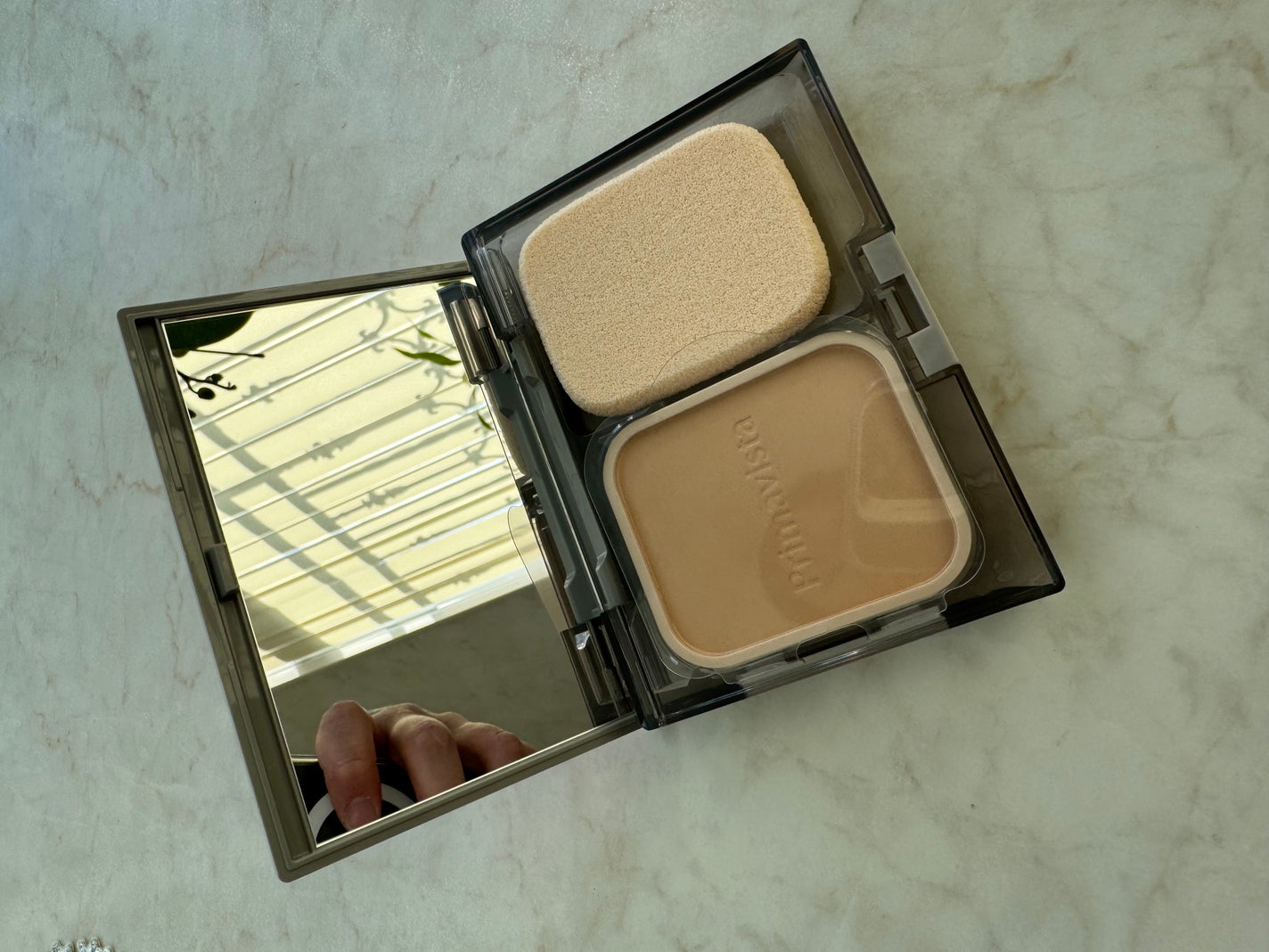 金太郎! on LIPS 「#PR#花王ひと塗りで、均一に密着!顔全体で明るさをチャージし..」(1枚目)