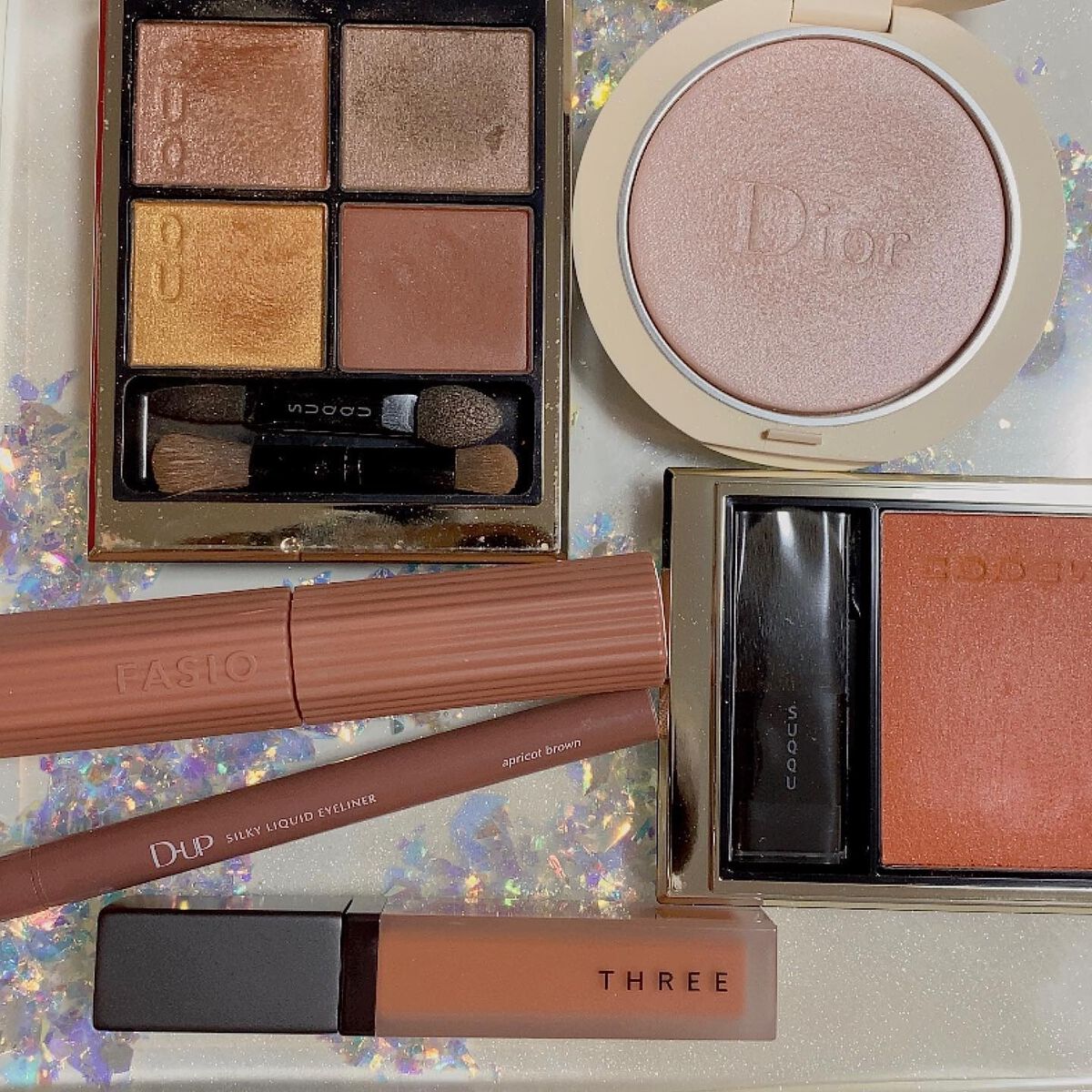 Joe on LIPS 「花粉症のせいか瞼が腫れぼったい…特に左。二重どころか四重くらい..」(1枚目)