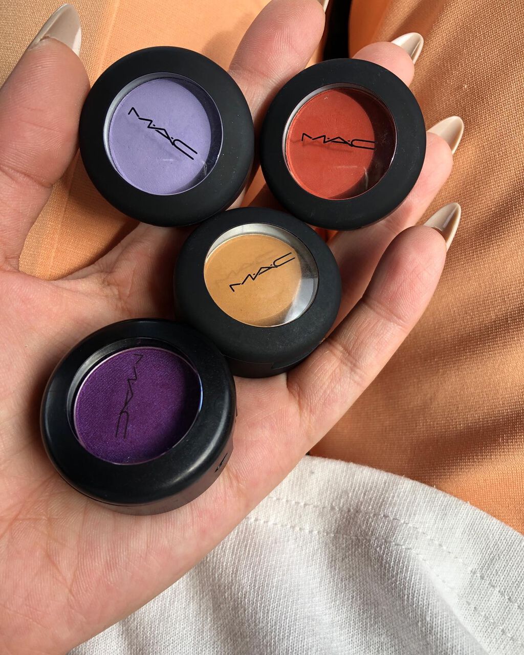 パウダー キス アイシャドウ サッチ ア チュール/M・A・C/単色アイシャドウを使ったクチコミ（2枚目）