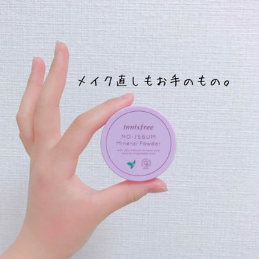 Innisfreeのパウダーです！

とってもお気に入りです\❤︎/

私はメイク直しの時使っているのですが
ホント便利です！

小さいので持ち歩きにも最適♡

透明っぽいパウダーなのですがちゃんと肌に