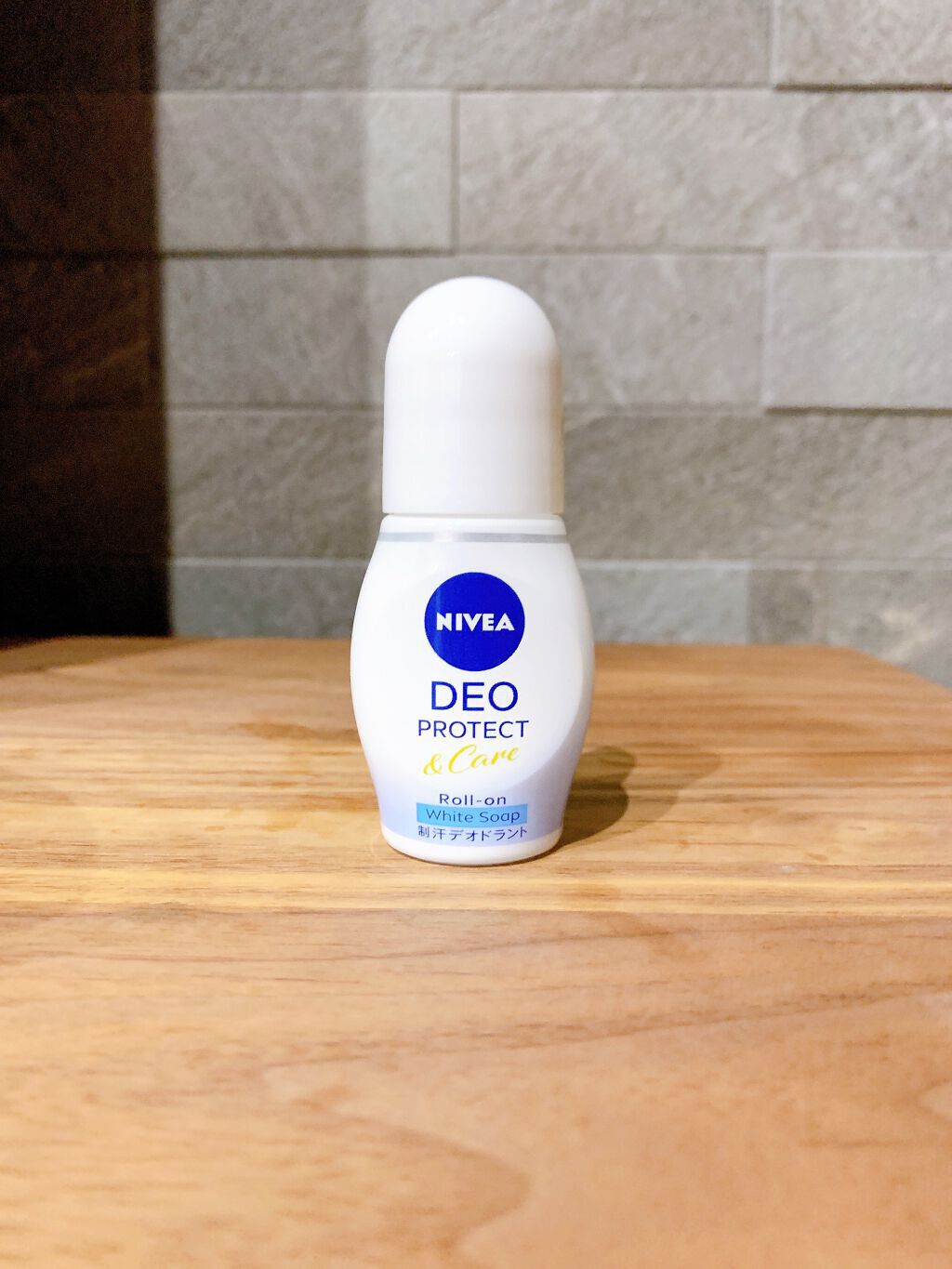 日高 on LIPS 「今までの青のパッケージから、清潔感のある白に変わってるんです。..」(5枚目)