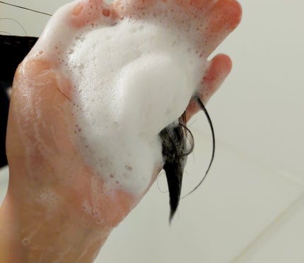 puni on LIPS 「ブラッククリスタルシャンプーブラッククリスタルトリートメントブ..」(4枚目)