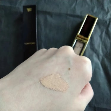 シェイド アンド イルミネイト コンシーラー  0C0 ベア/TOM FORD BEAUTY/コンシーラーを使ったクチコミ（2枚目）