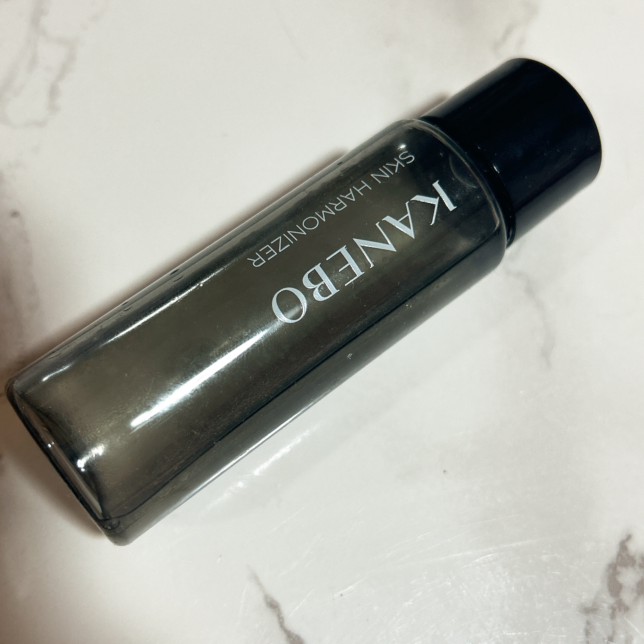 KANEBO

カネボウ スキン ハーモナイザー

VOCEさんの付録についてました。

朝用に今使ってますが
いつもより皮脂が抑えられてる‼️

乾燥、皮脂崩れにいいと書いてあったけど
ほんとによかった！

化粧水たくさんあるので無くなっ