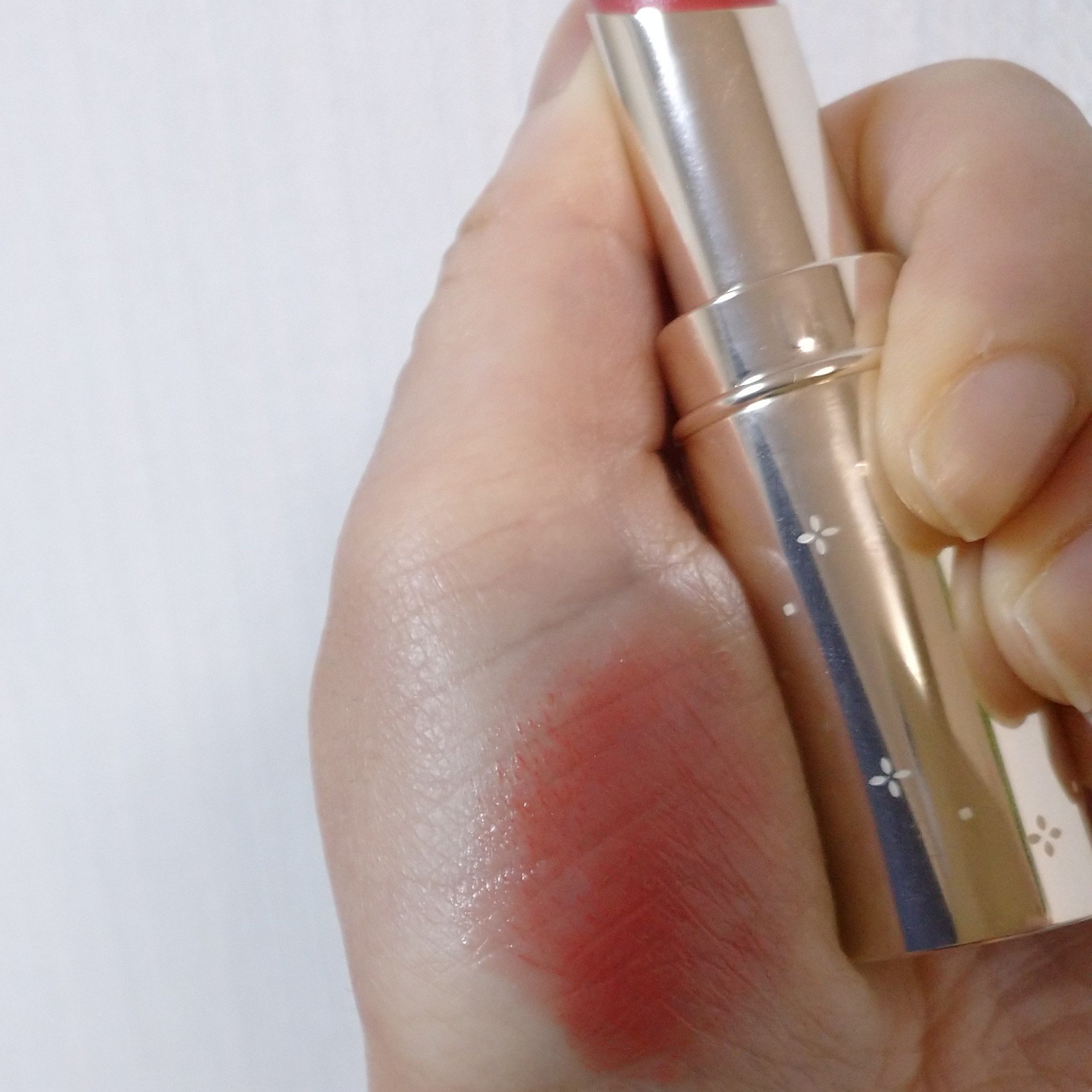 プラチナム 顔色アップ ラスティングルージュ/エルシア/口紅を使ったクチコミ（2枚目）