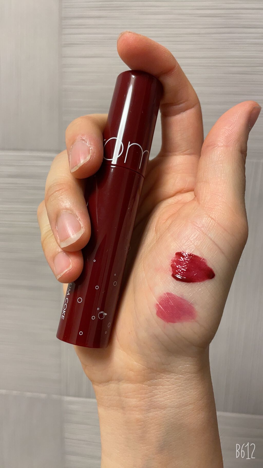 ジューシーラスティングティント/rom&nd/リップティントを使ったクチコミ（2枚目）