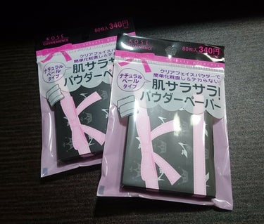 高校生のときから、かれこれ10年近く愛用してます(^o^)/

おしろいじゃないけど、パウダー付きのあぶらとり紙で、脂のベタつきを抑えてくれます。
色や匂いは無いです。
普段は化粧しないから、脂ぎったら