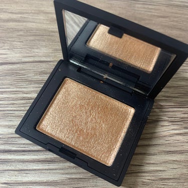 ハイライティングブラッシュパウダー 5131/NARS/プレストパウダーを使ったクチコミ（2枚目）