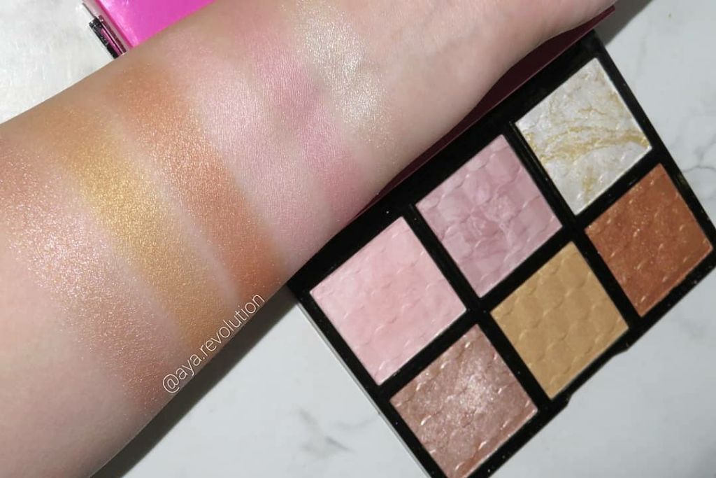 BRONZE & LIGHT PALETTE/MAKEUP REVOLUTION/プレストパウダーを使ったクチコミ（2枚目）